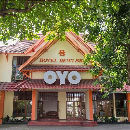 Super Oyo 759 Hotel Dewi Sri Yogyakarta Exterior photo