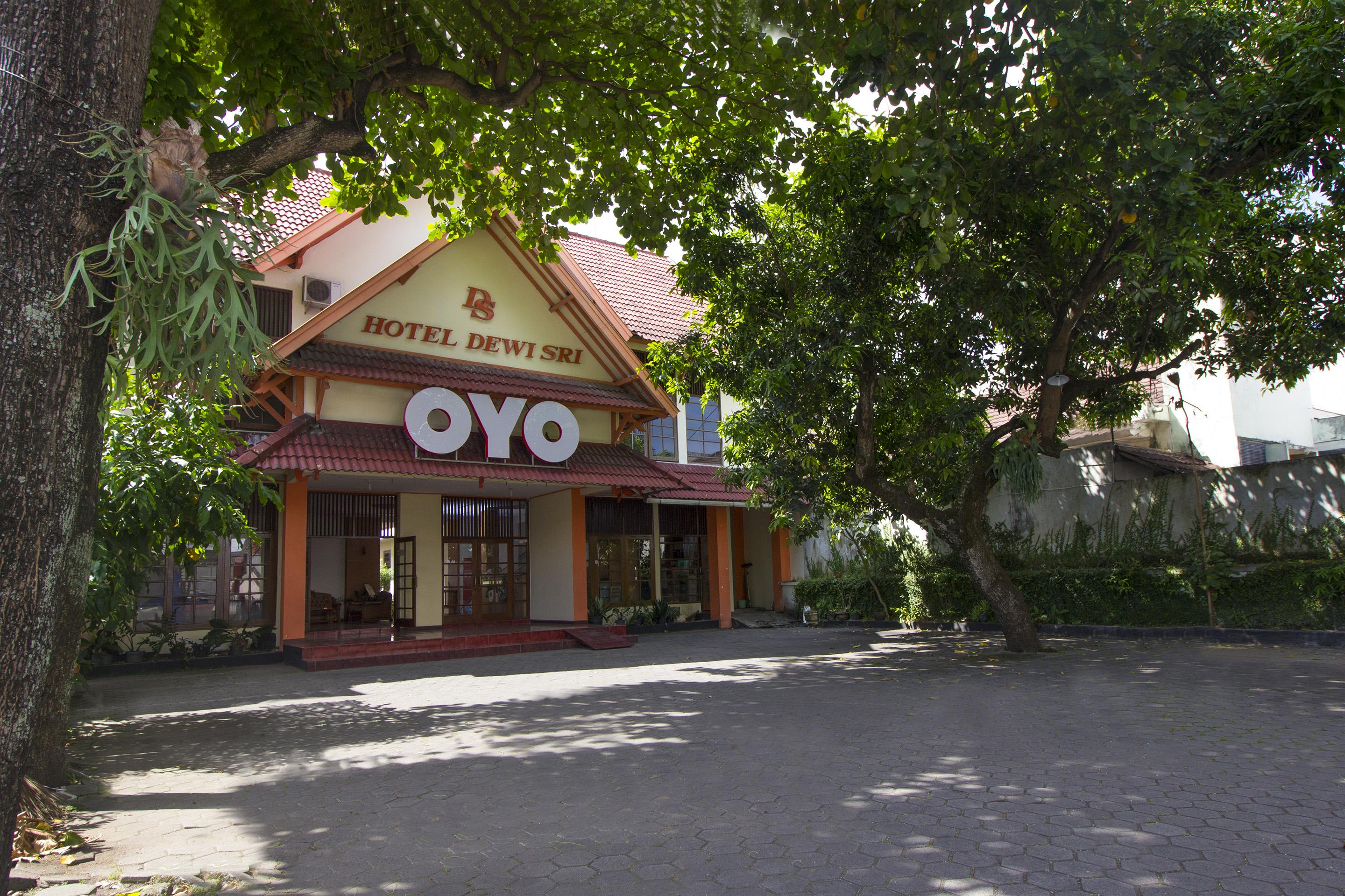 Super Oyo 759 Hotel Dewi Sri Yogyakarta Exterior photo