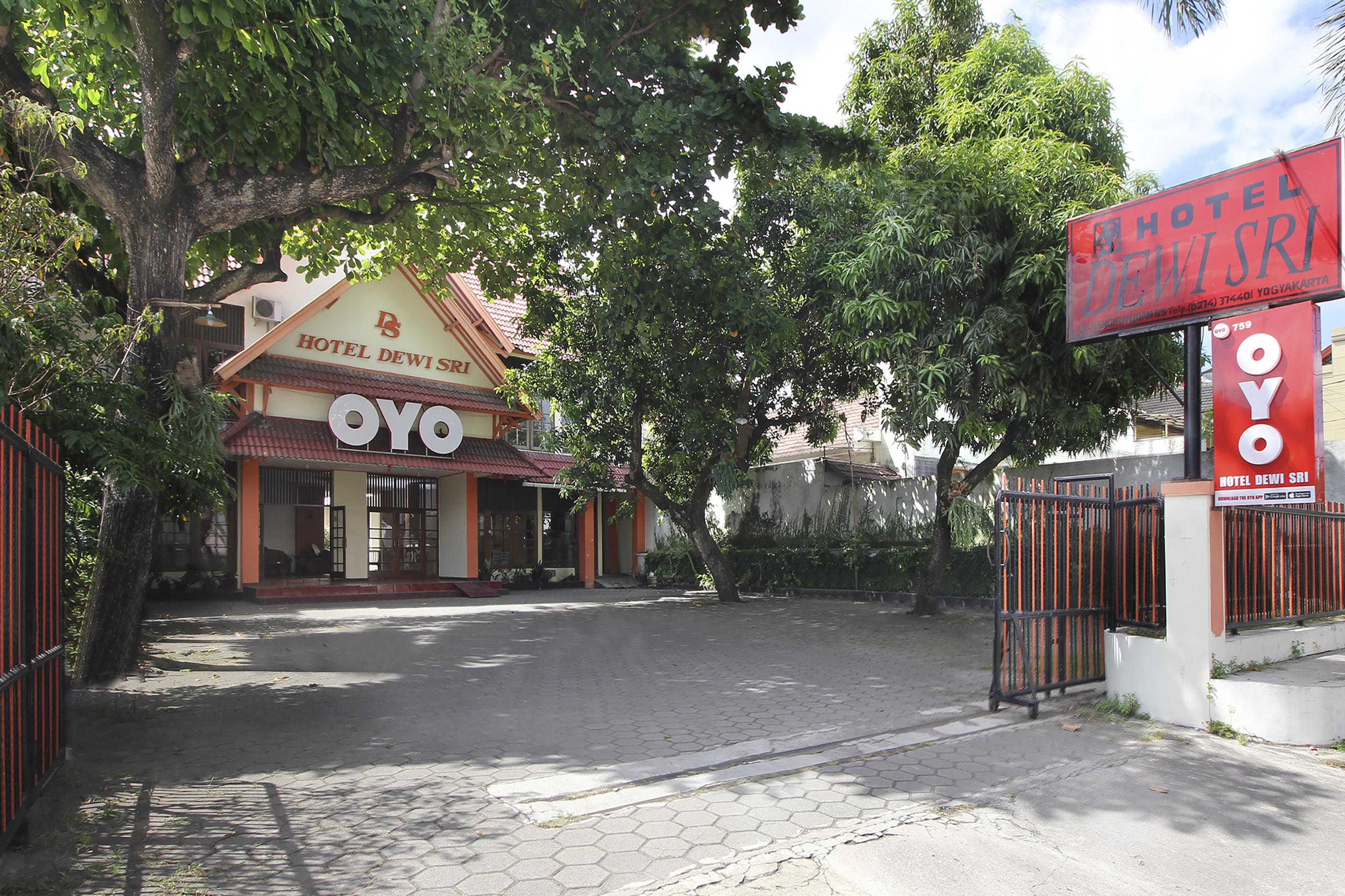 Super Oyo 759 Hotel Dewi Sri Yogyakarta Exterior photo