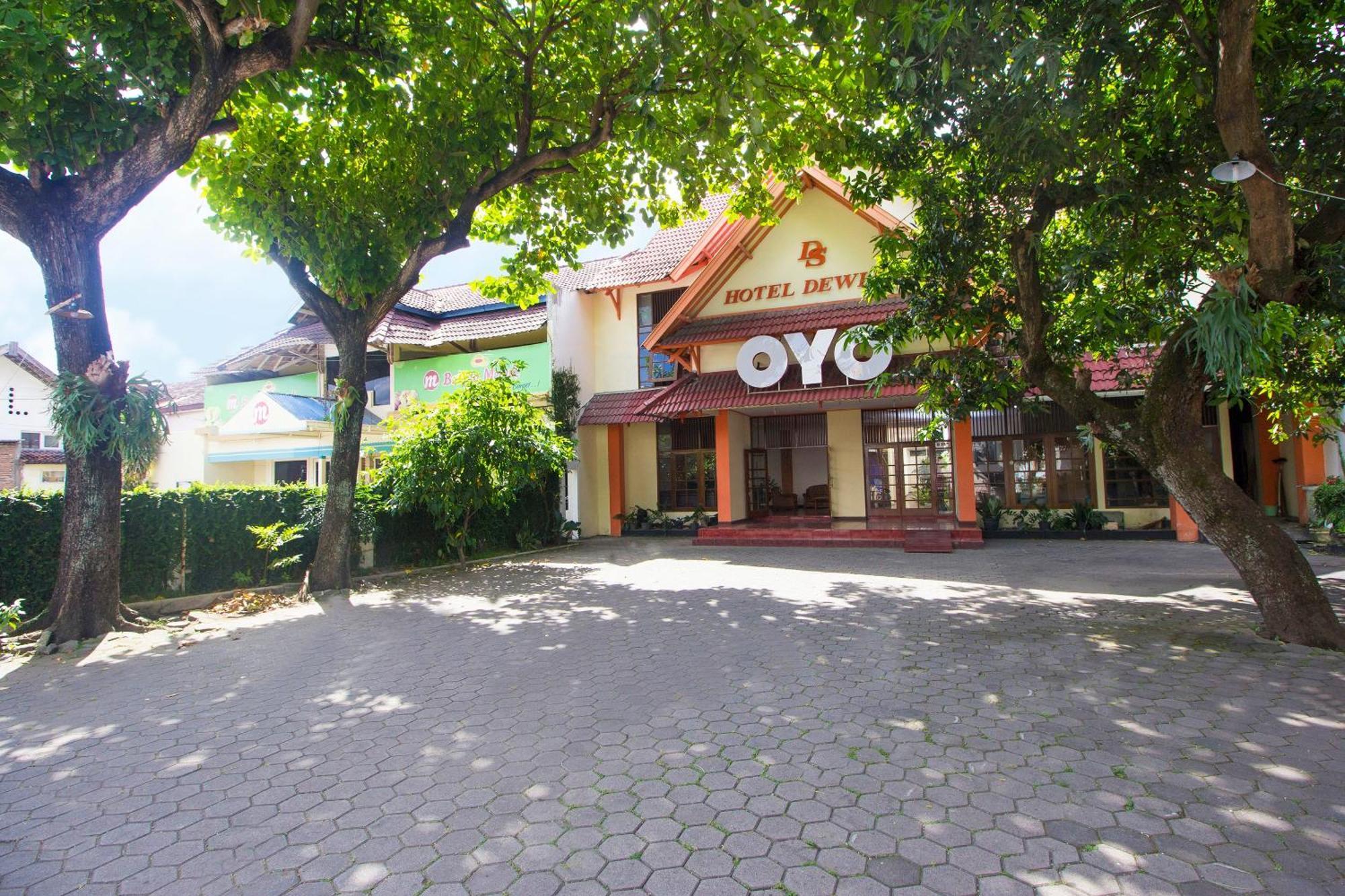 Super Oyo 759 Hotel Dewi Sri Yogyakarta Exterior photo