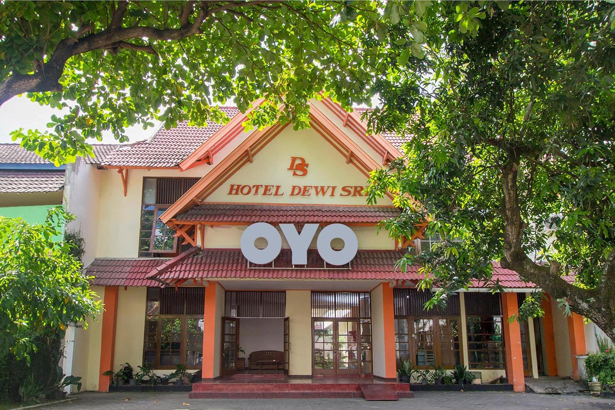 Super Oyo 759 Hotel Dewi Sri Yogyakarta Exterior photo