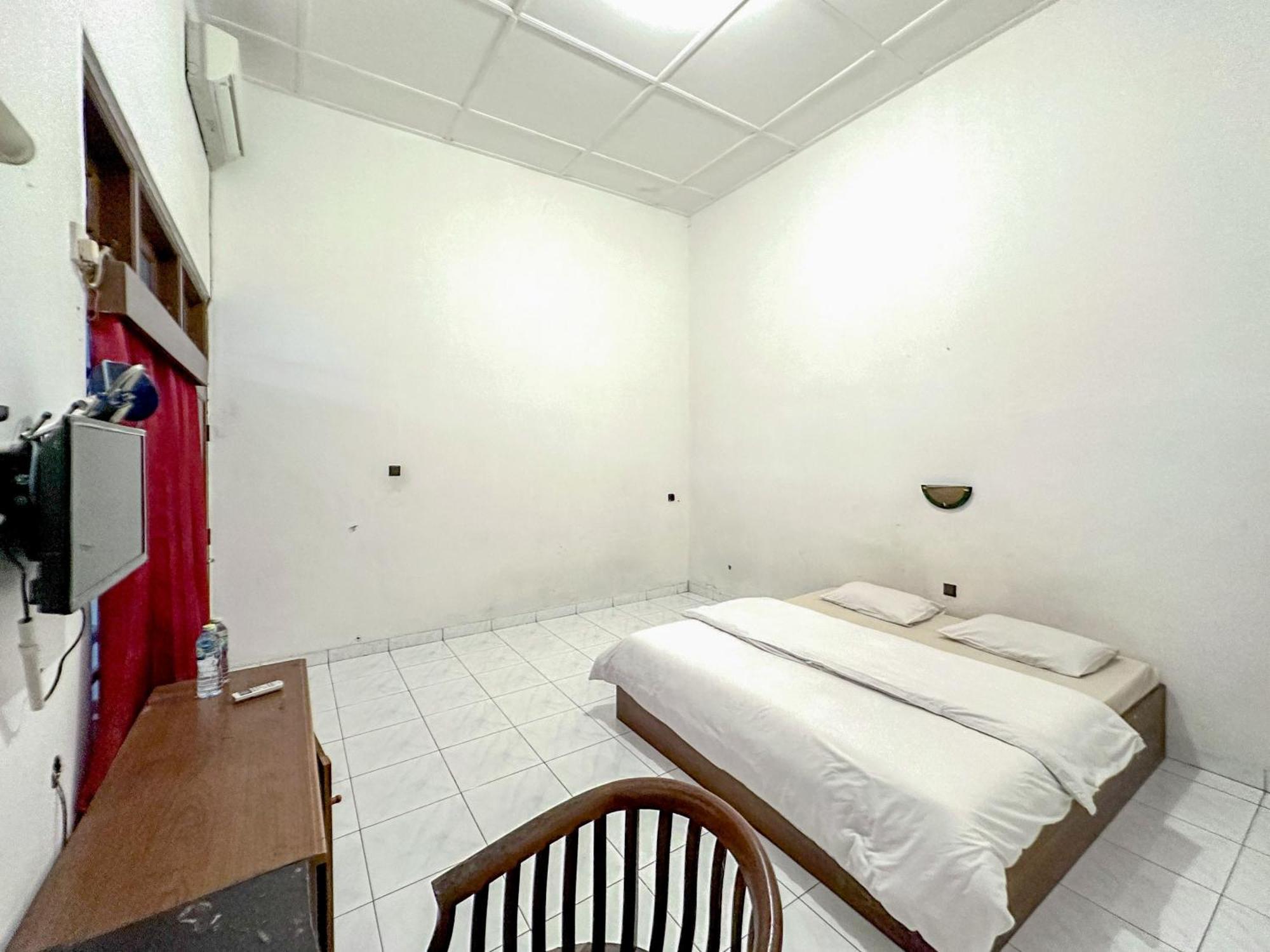 Hotel Dewi Sri Redpartner Yogyakarta Exterior photo