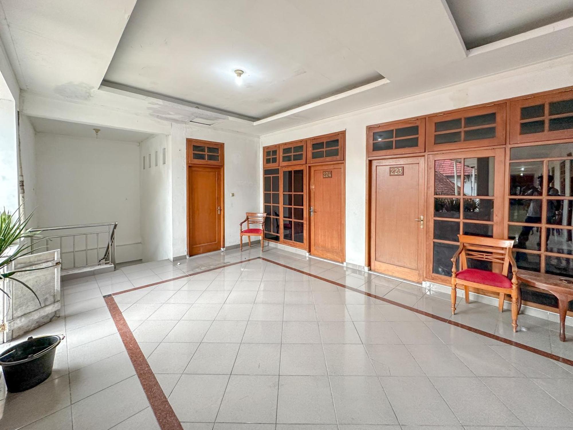 Hotel Dewi Sri Redpartner Yogyakarta Exterior photo
