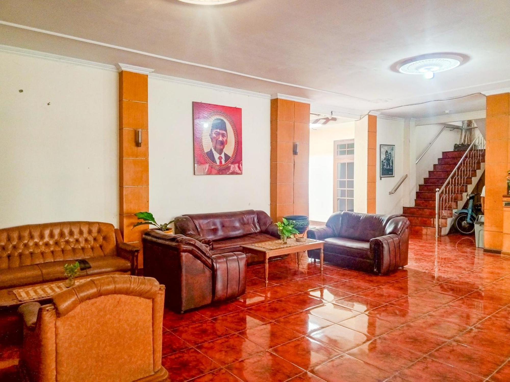 Hotel Dewi Sri Redpartner Yogyakarta Exterior photo