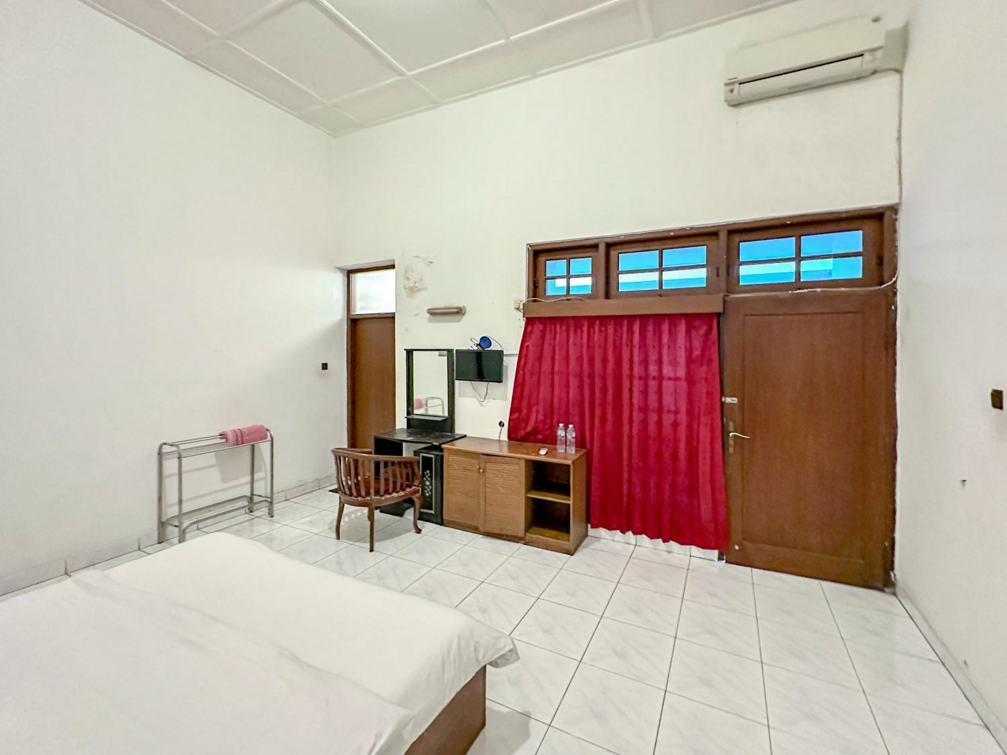 Hotel Dewi Sri Redpartner Yogyakarta Exterior photo